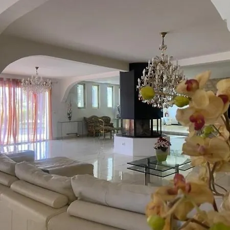 Des Catalanes Villa *